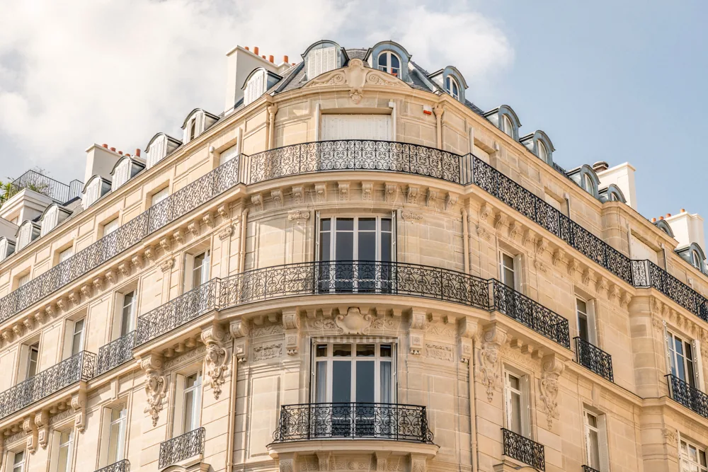 Valentin Waterlot parfumeur indépendant Paris — bureau atelier